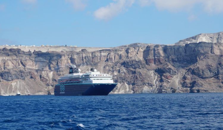 ¿Cómo llegar a Santorini en ferry?